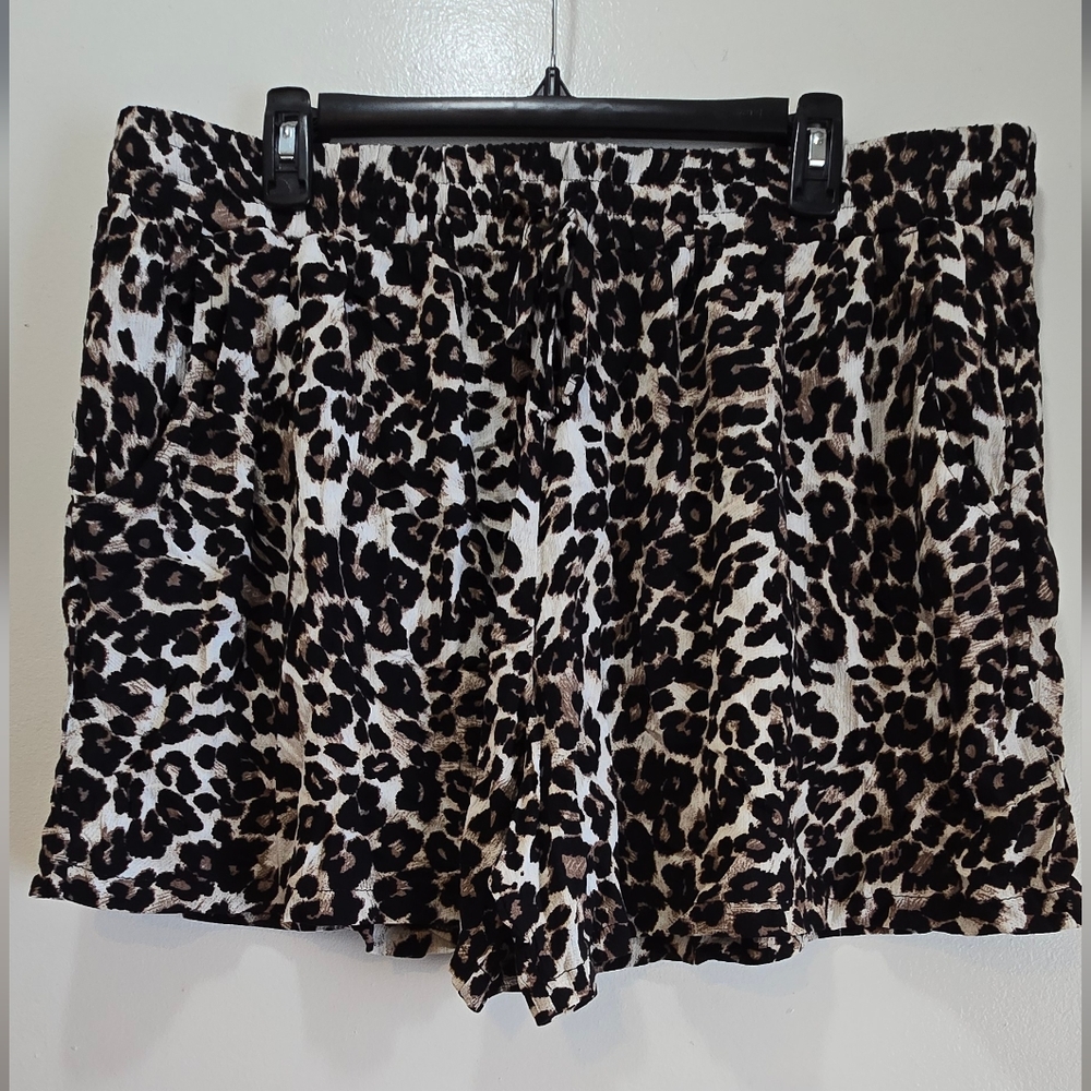 Black and White High Waist Bubble Mini Shorts